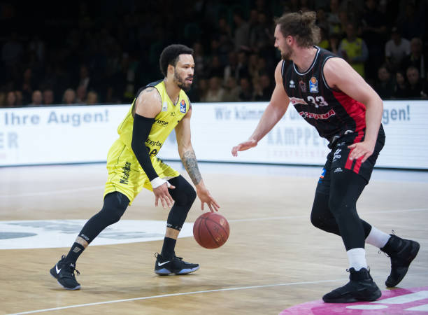 入萨拉赫职 入萨拉赫职