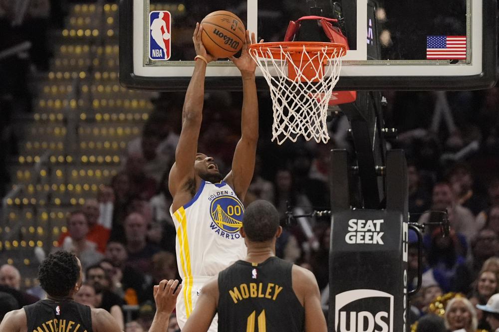 鉴于球迷和 鉴于球迷和